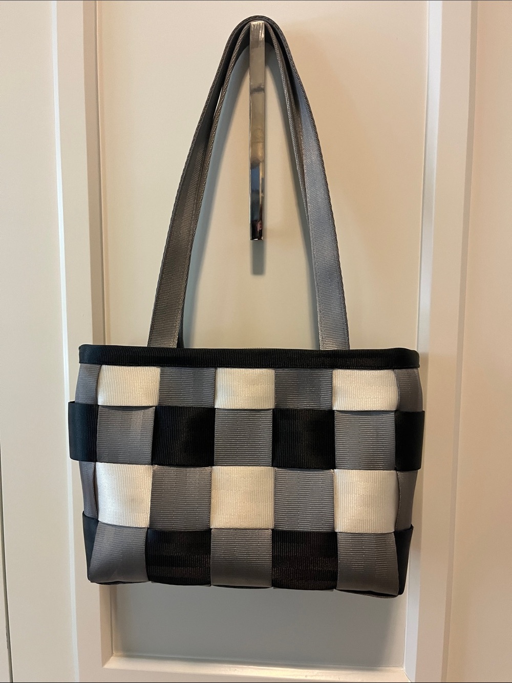 Harveys The Original Seatbelt Black & Gray Woven Tote Bag Limited Edition - Picture 2 of 11